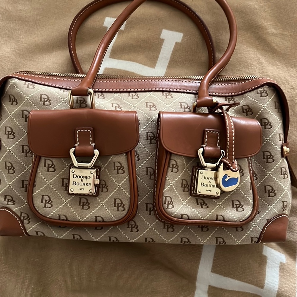 Dooney & Bourke Anniversary Edition 2 Pockets Tote Light Used🦋🎈🙂🎈